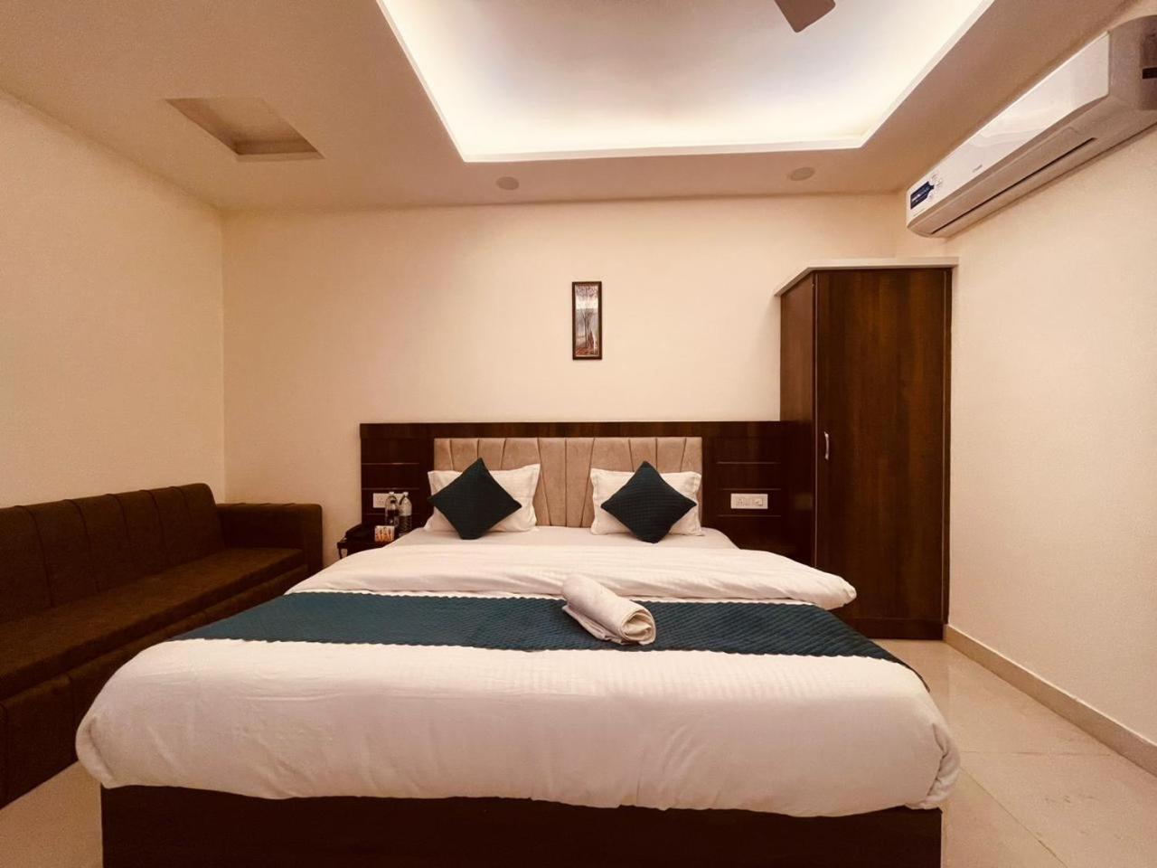 Wooibhotels The Divine Ganga Haridwār Exteriör bild