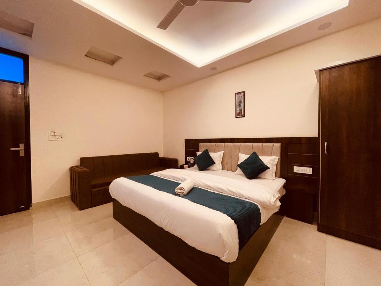 Wooibhotels The Divine Ganga Haridwār Exteriör bild
