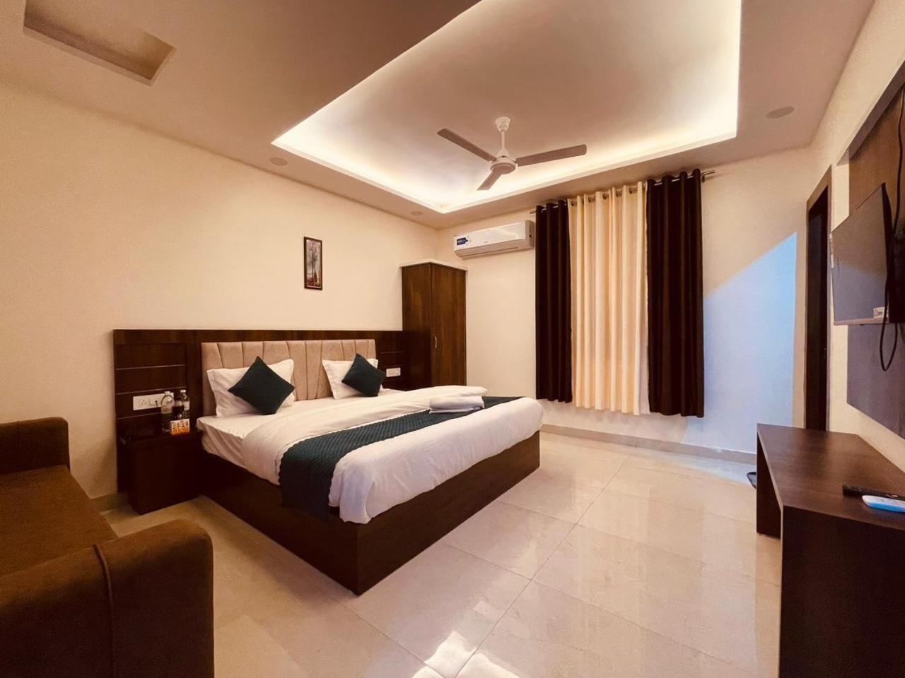 Wooibhotels The Divine Ganga Haridwār Exteriör bild